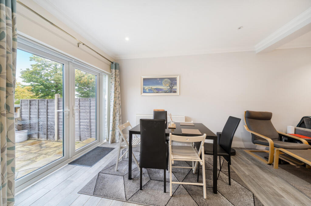 1368929-3-68ee865...