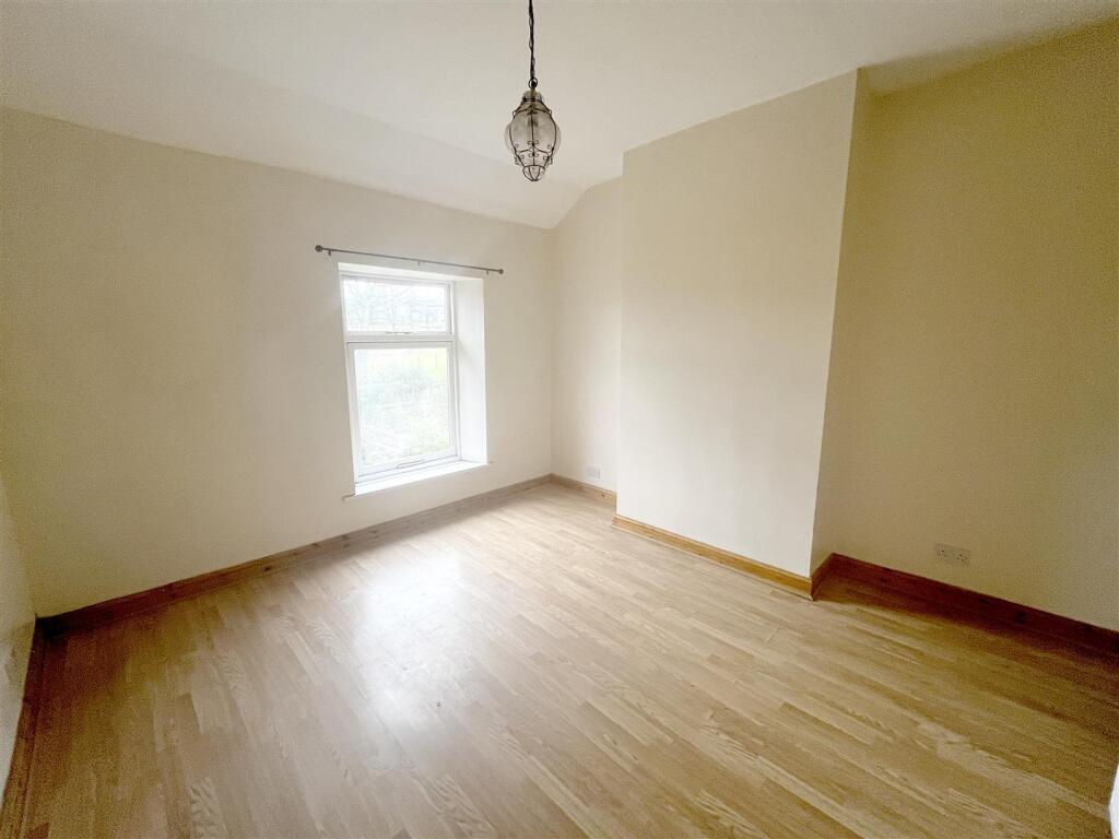 Bed1.JPG