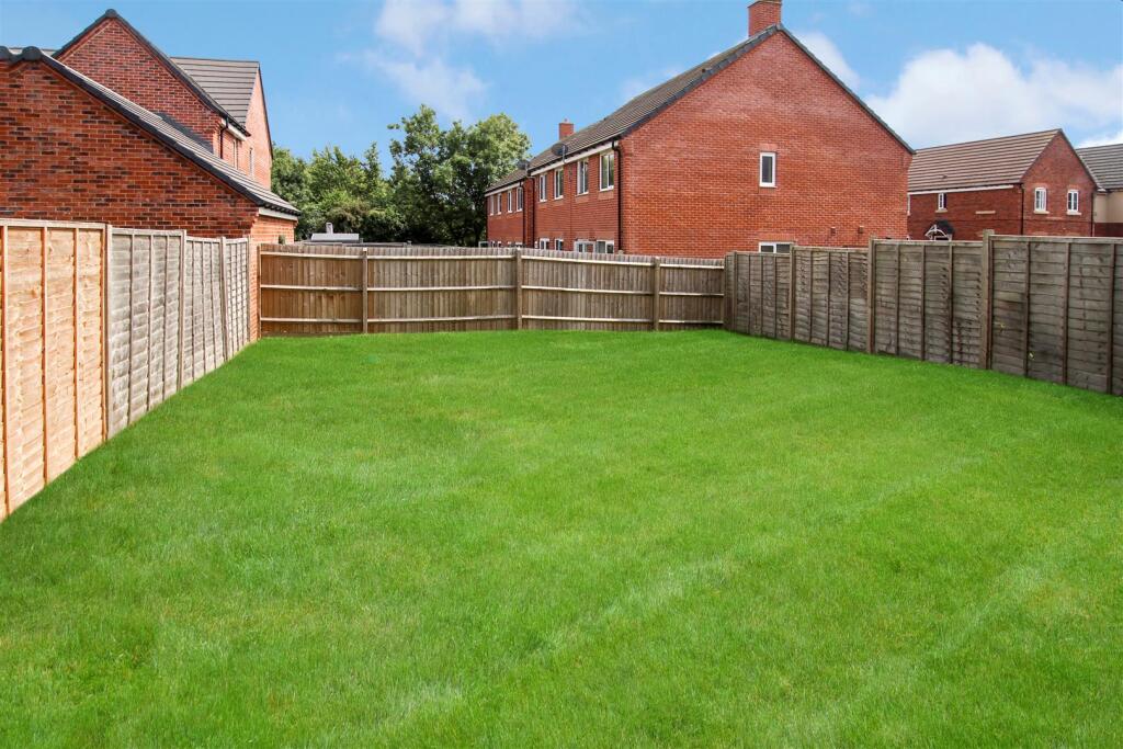 Rear Garden (2).jpg