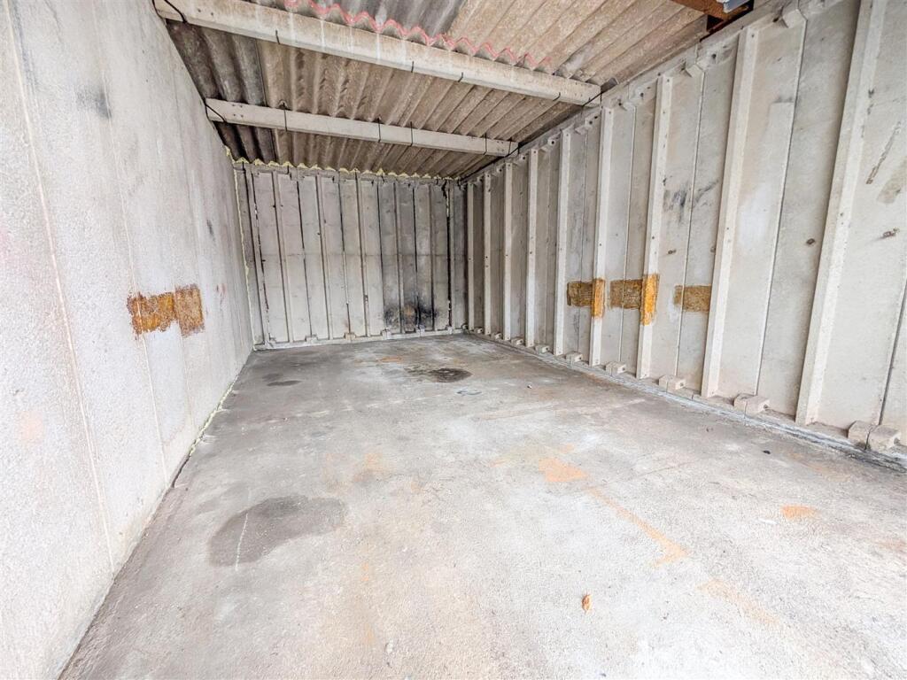 Garages 14, 15, 16 Collingwood Road Dartmouth, Dev