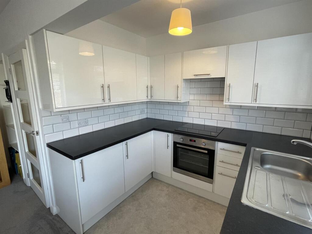 Kitchen 1.jpg