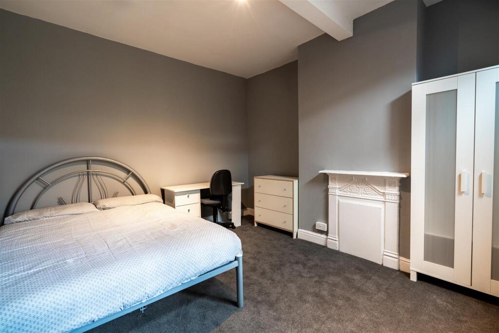 Rear Bedroom_.jpg