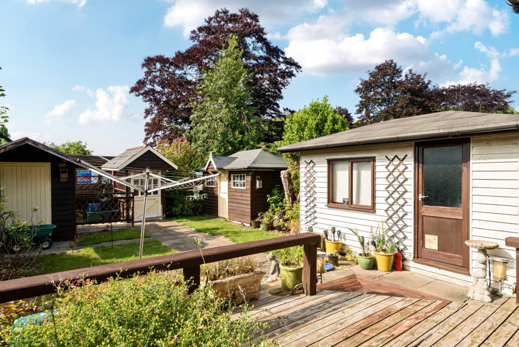 1304322-4-684afd0...