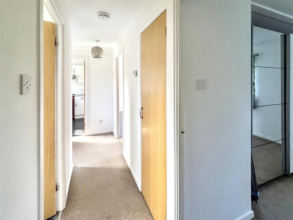 Hallway 2.jpeg