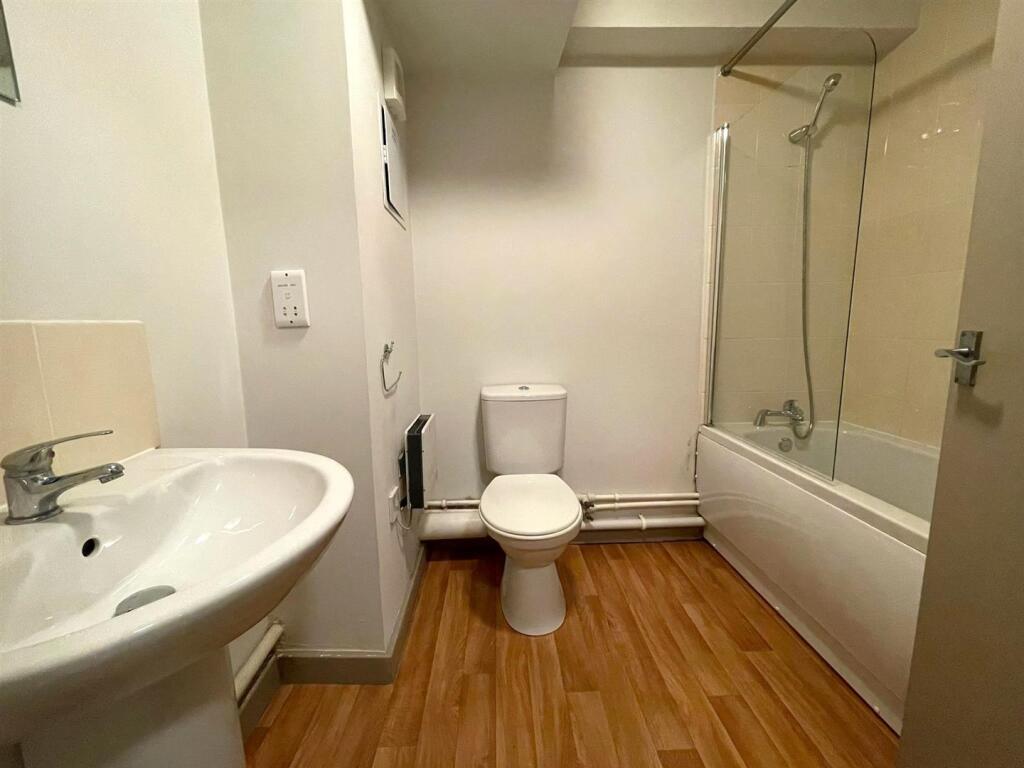 Bathroom.jpg