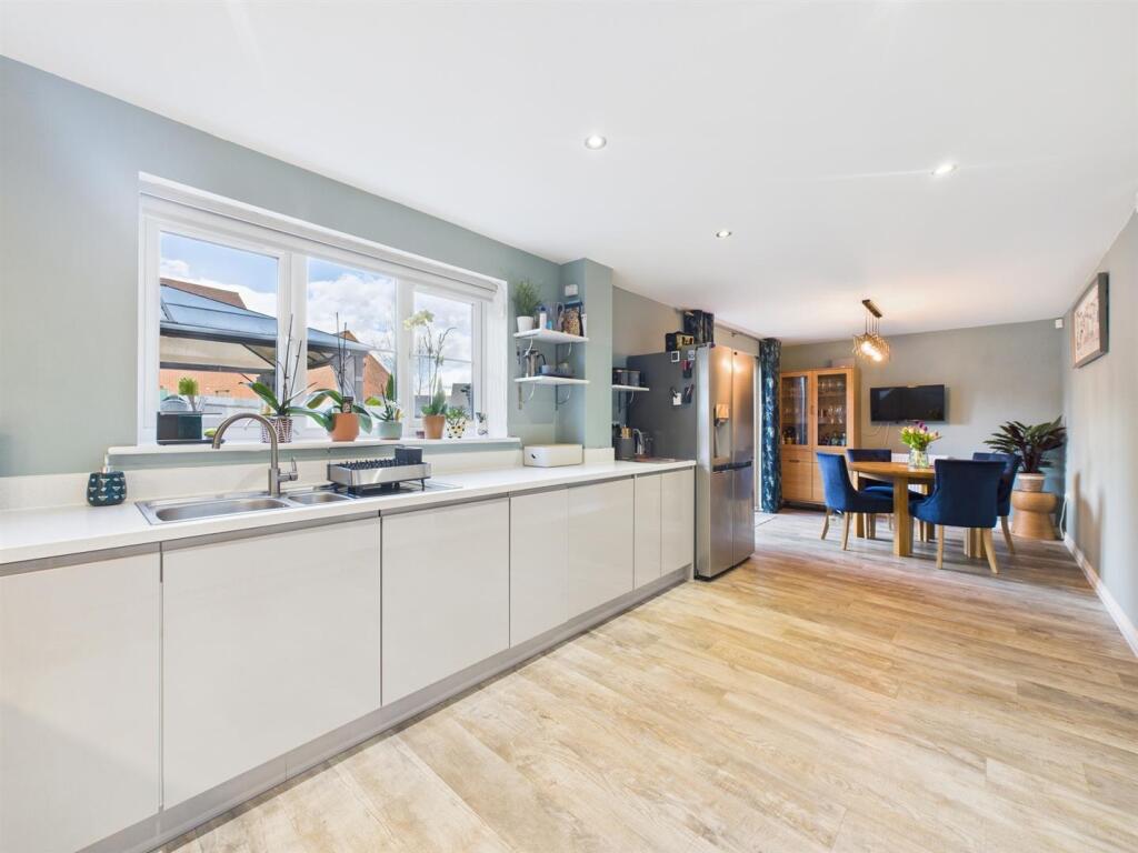 Fabulous Open Plan Dining KItchen