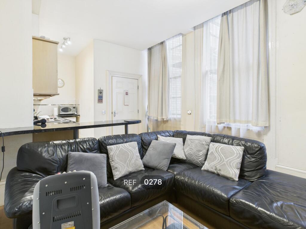 Kitchen &amp; Living area