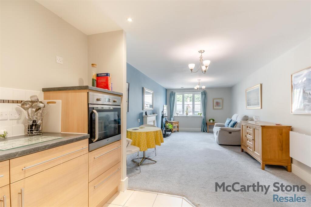8653806-interior04.jpg