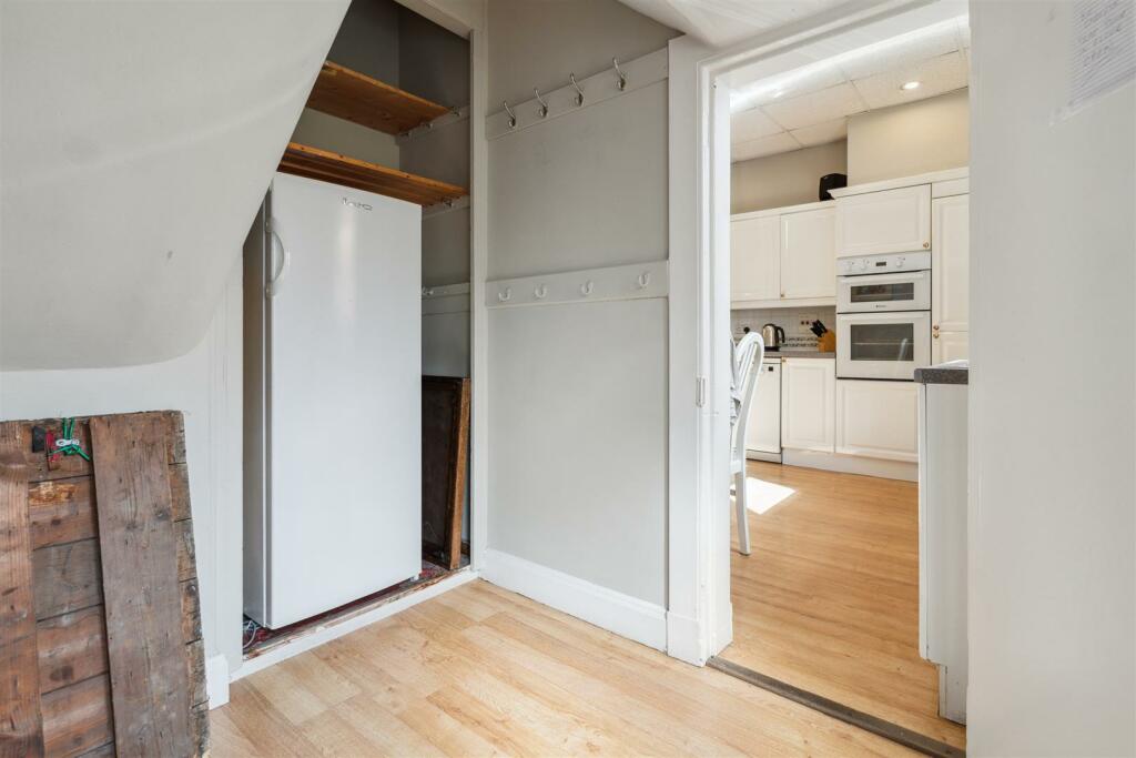 YATES HELLIER - 21 Larch Road (16 of 45).jpg