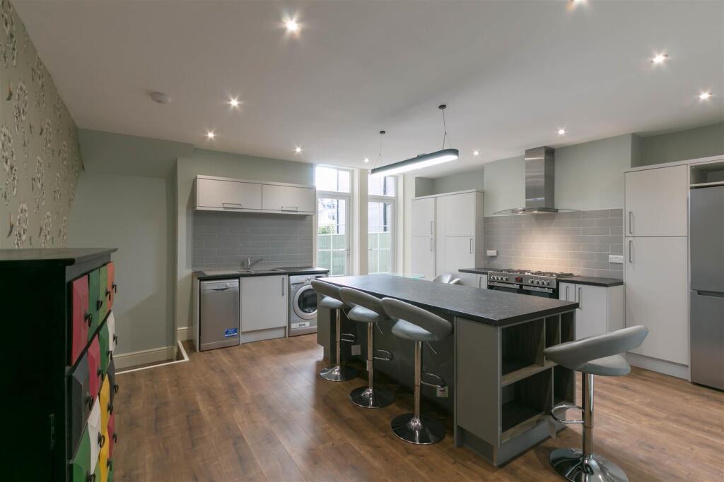Breakfasting Kitchen