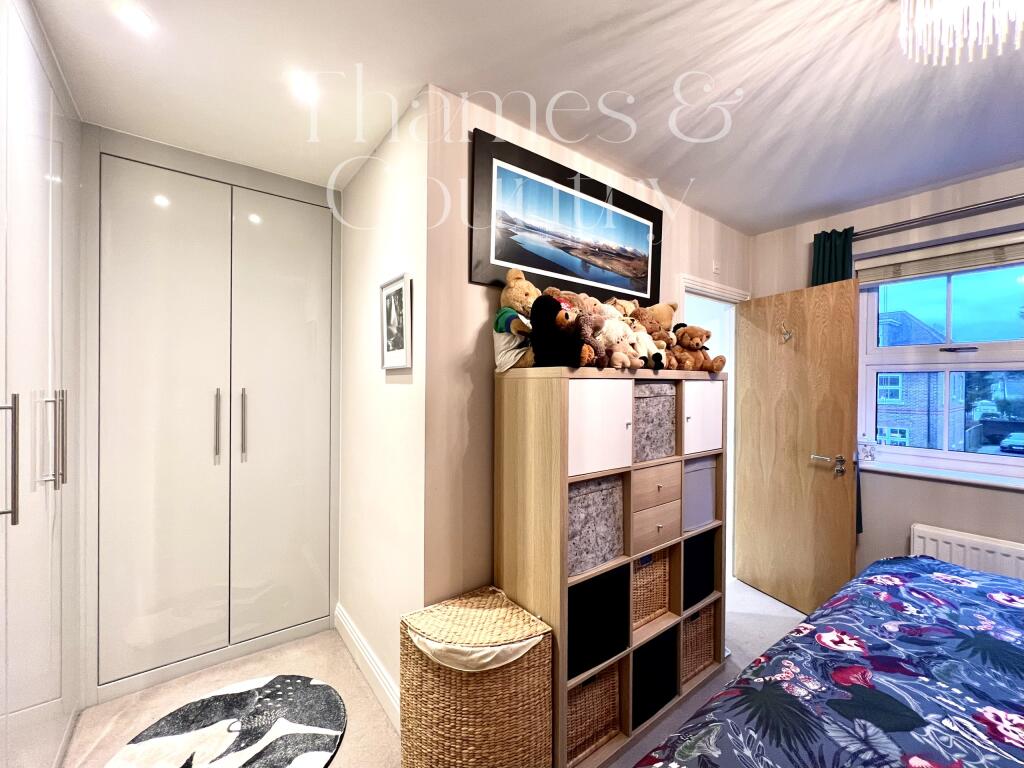 Please, bedroom built in wardrobe