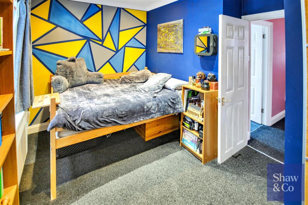 Bed2.jpg
