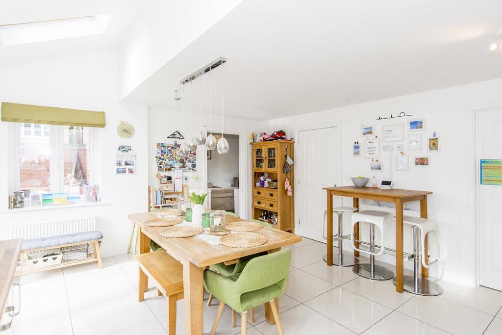 Family Dining Kitchen Photo 3