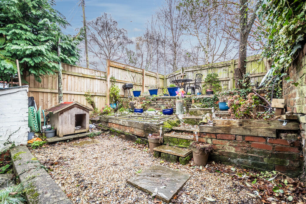 39 Lower North St...