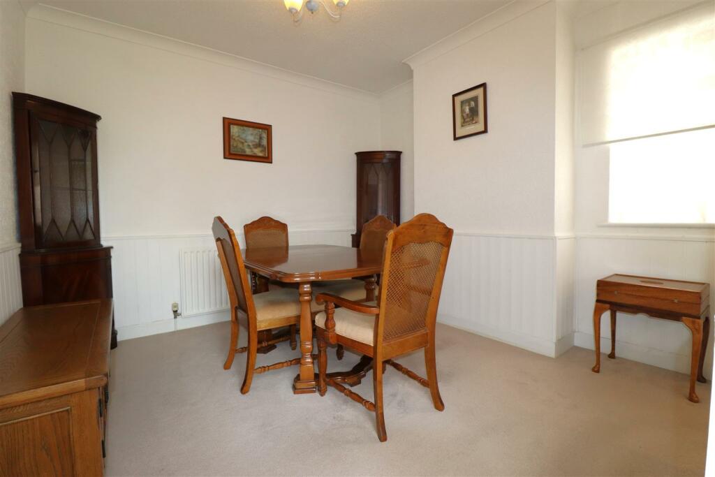 Dining Room (2).JPG