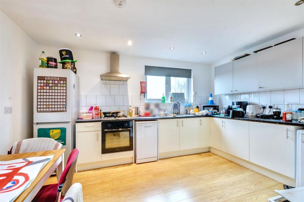 Kitchen Living_3.jpeg