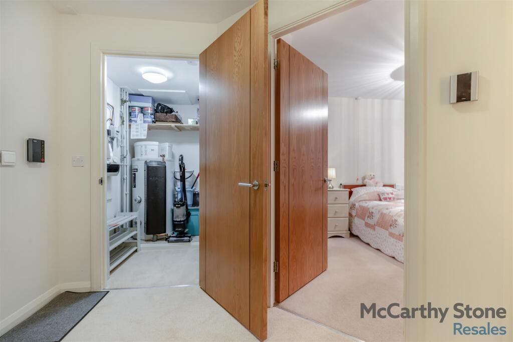 8672483-interior04.jpg