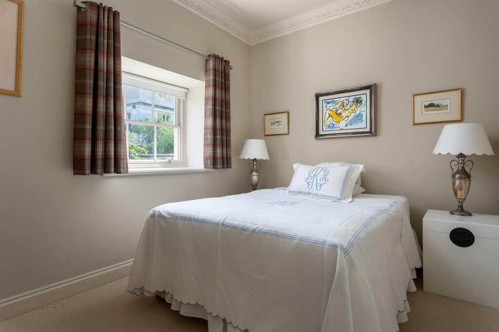 55 - 7 Sherborne Stables - GL54 3DW - Web.jpg