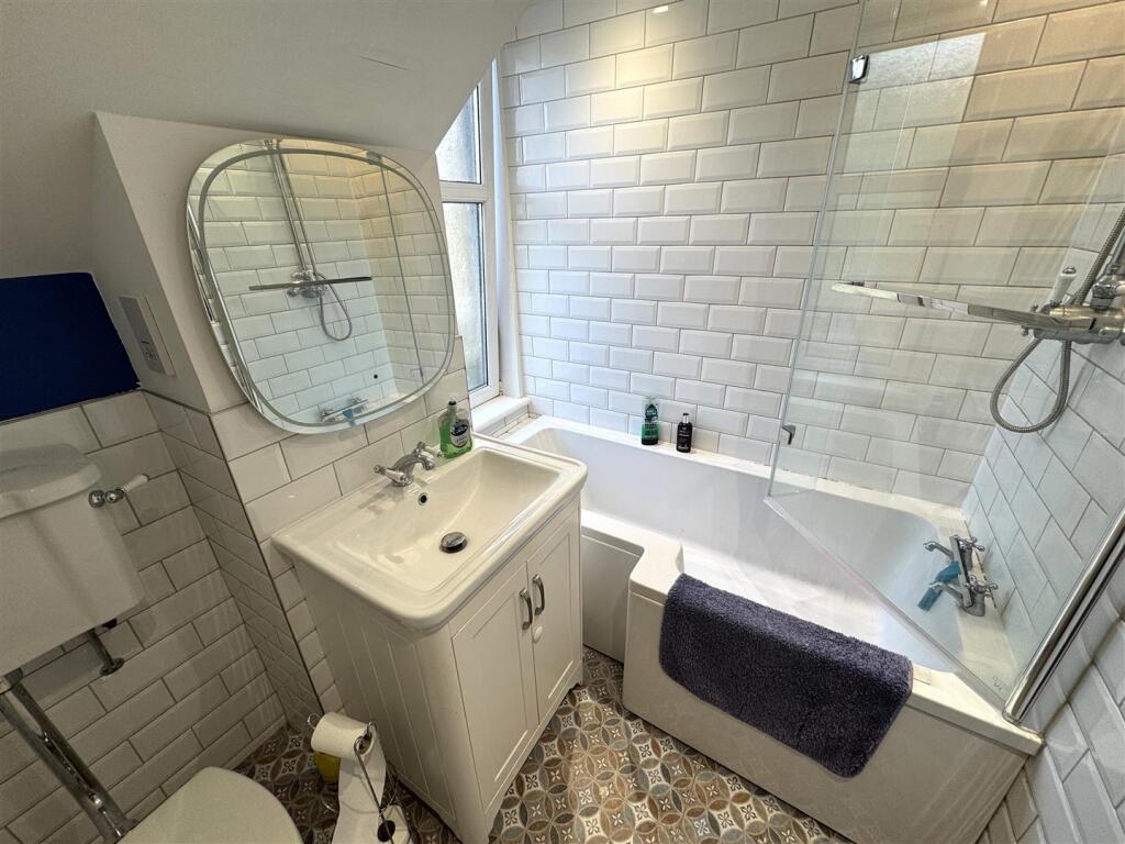 BATHROOM 1.JPG