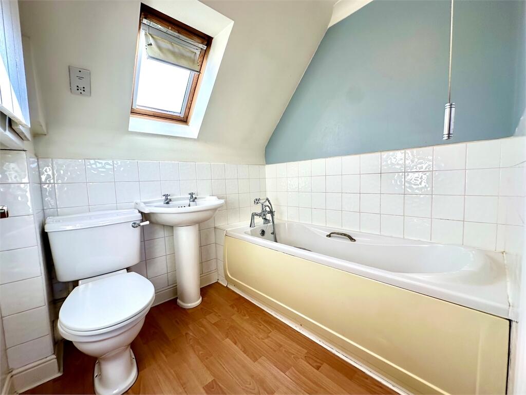 2nd floor family bathroom