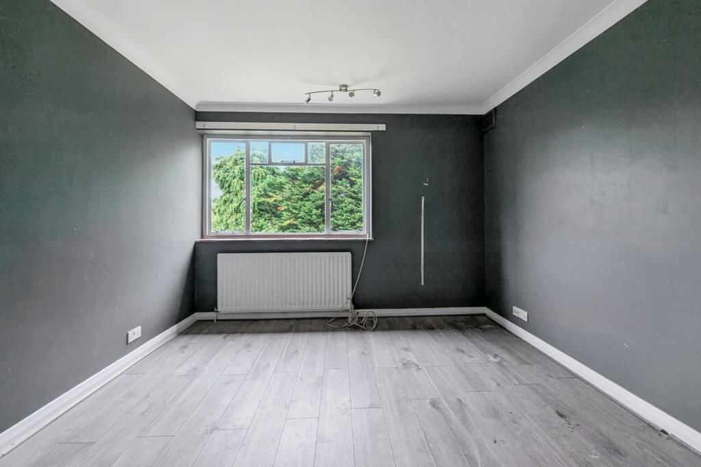 1 Farm Drive, Shirley, Croydon CR0 8HX