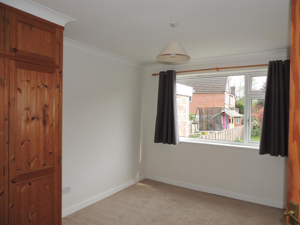 MAIN BEDROOM