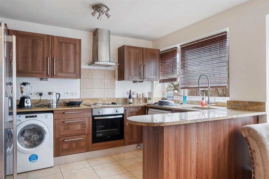 Albany Court N12 8NN-9.jpg