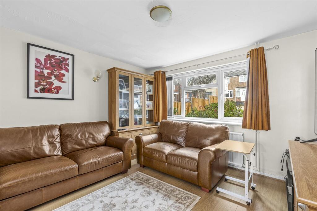 123 Walton Drive, HP13 6UA-6.jpg