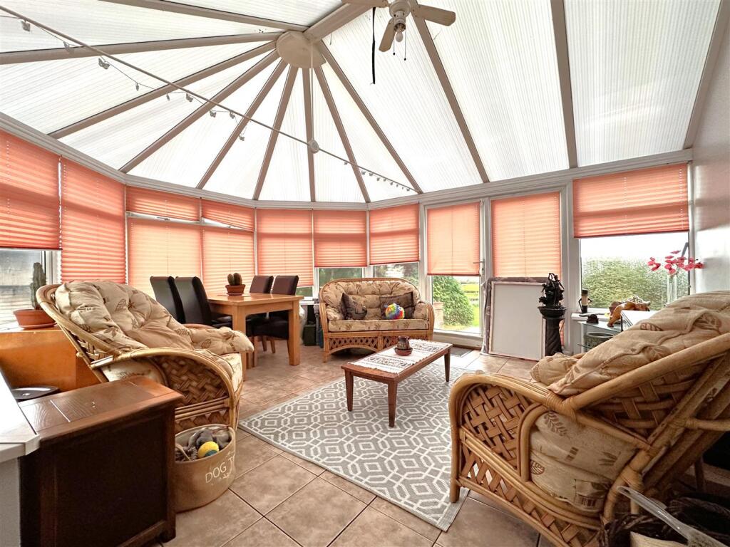 Substantial Conservatory 552