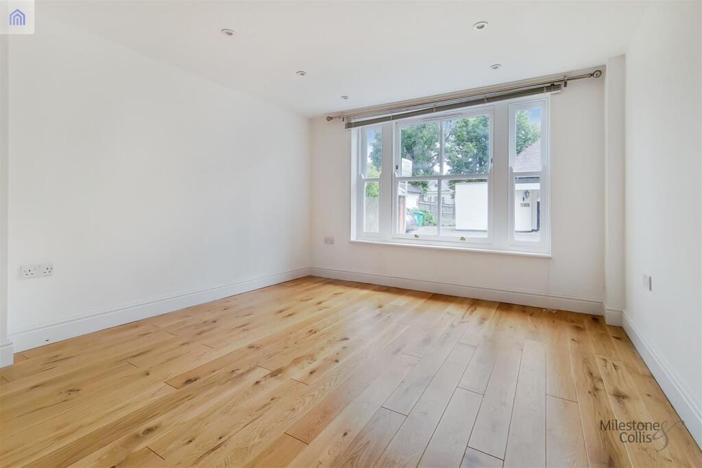 2_Main Bedroom-1.jpg