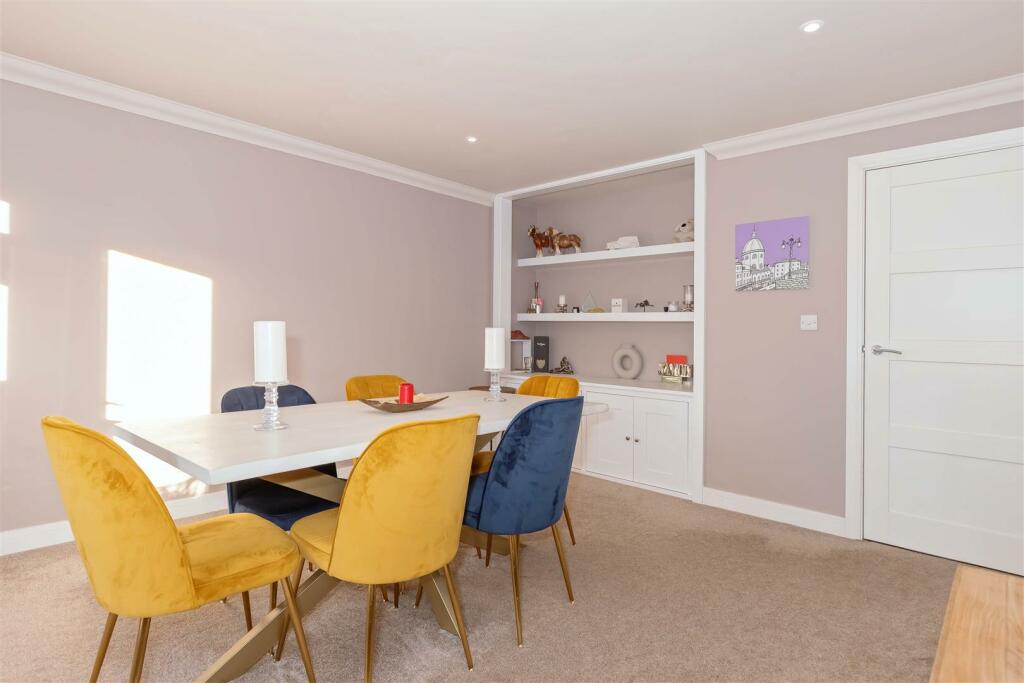 Hurston Close_11.jpg