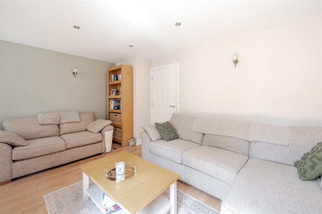 11 The Old Woodyard, Silverstone (9).jpg