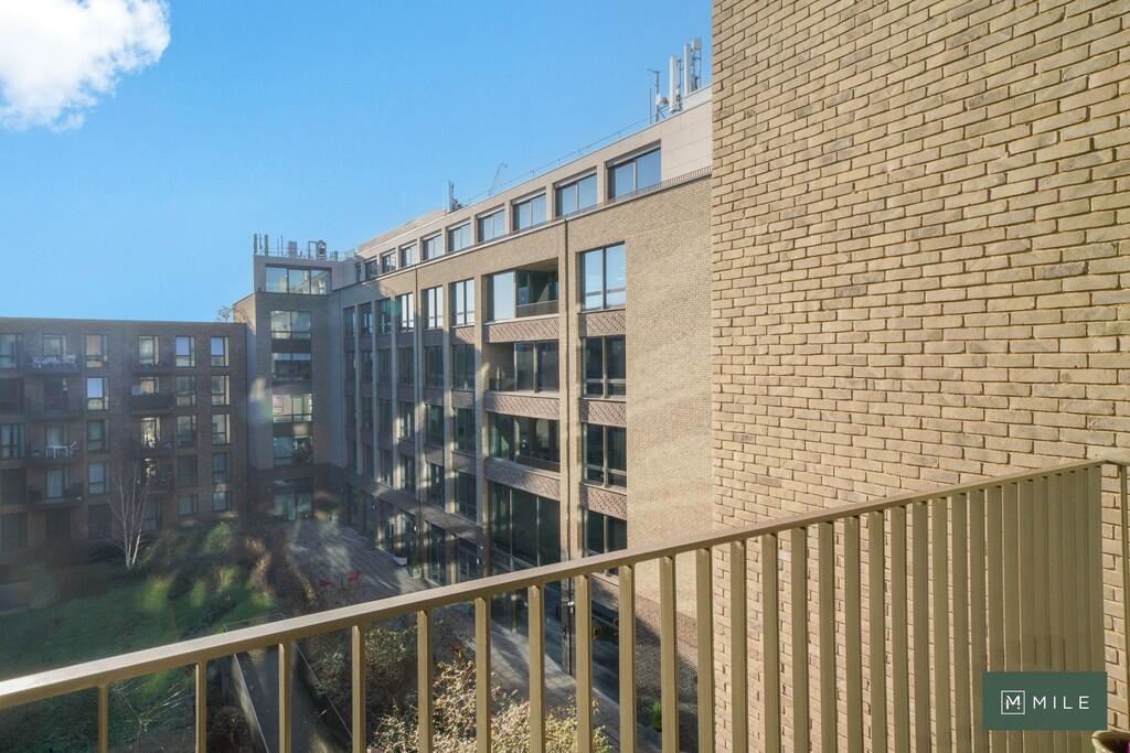 Apartment 26, Nau...