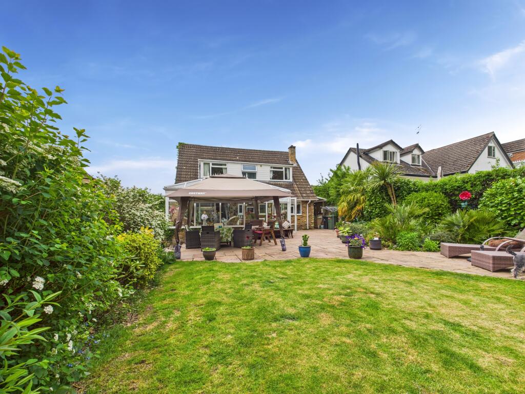 CAM01354G0-PR0500-STILL012