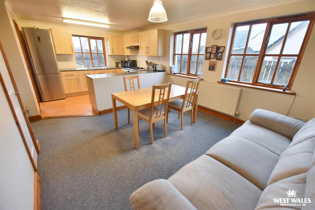 11 - 2025-11-16T203124.211.jpg