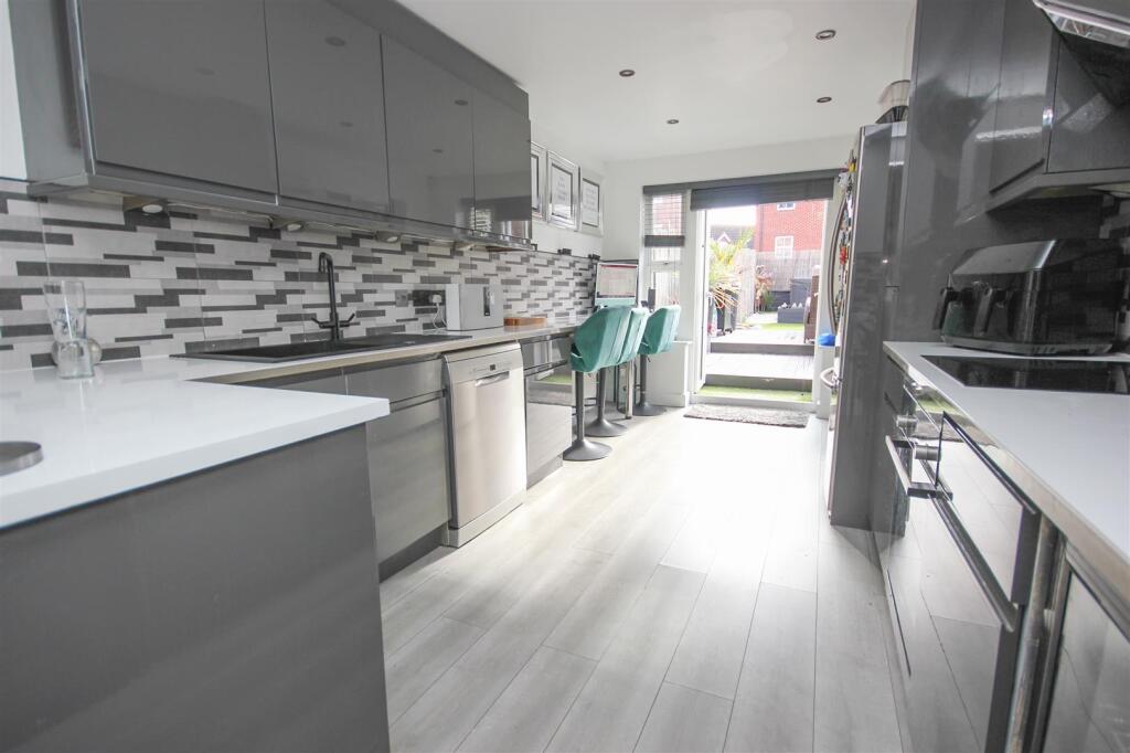 kitchen 1.JPG