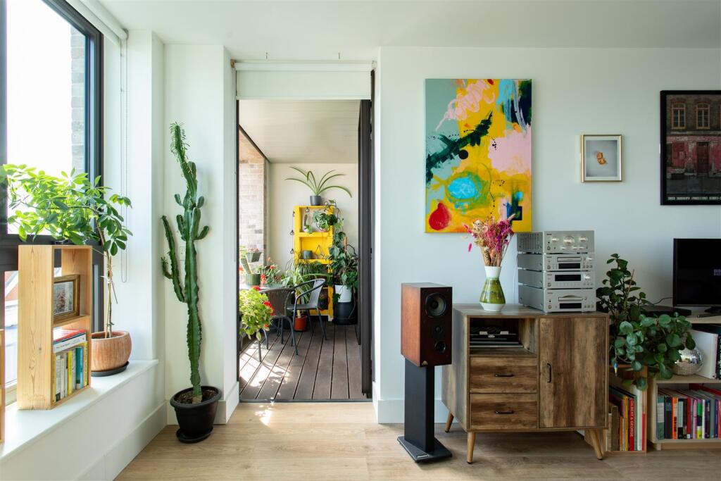 Kingsland High Street-18.jpg