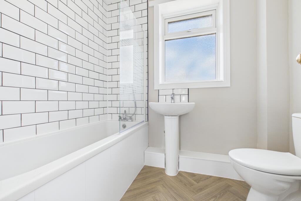 CAM04201G0-PR0107-STILL012