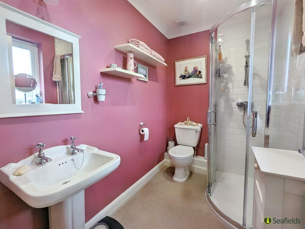 En suite Shower