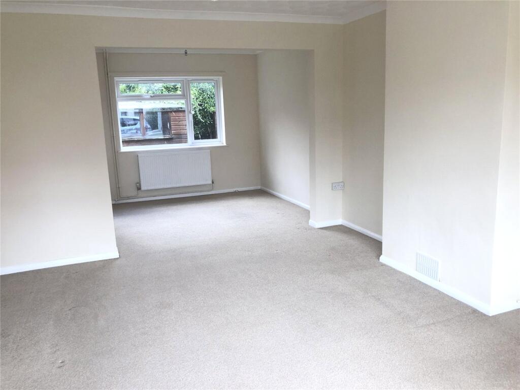 Lounge/Dining Area