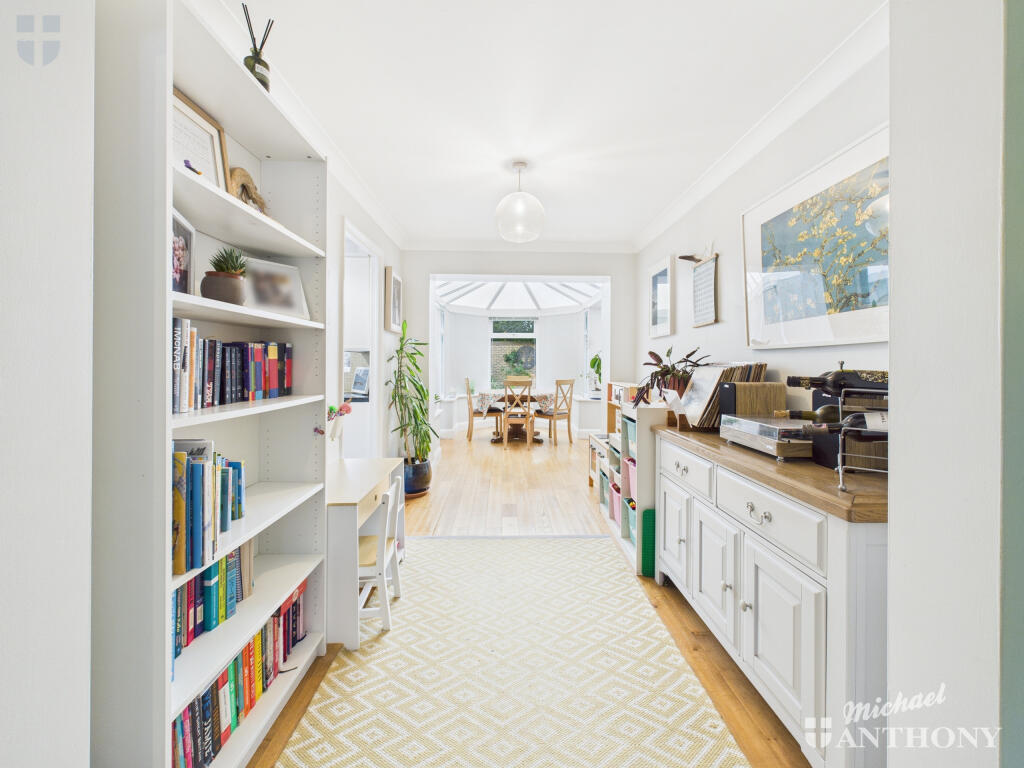 CAM03852G0-PR0435-STILL016