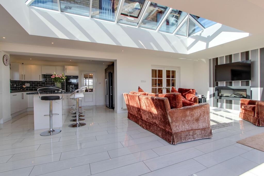 Open Plan Kitchen/Sun Room