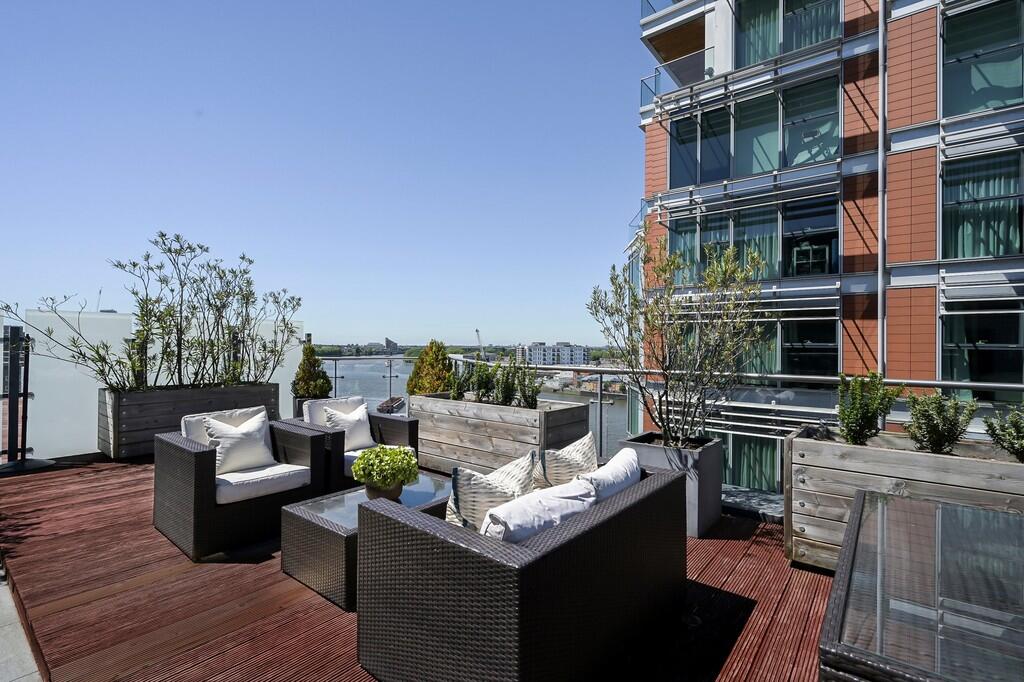 Battersea Reach, ...