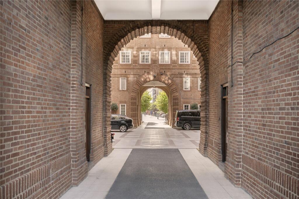 Swan Court