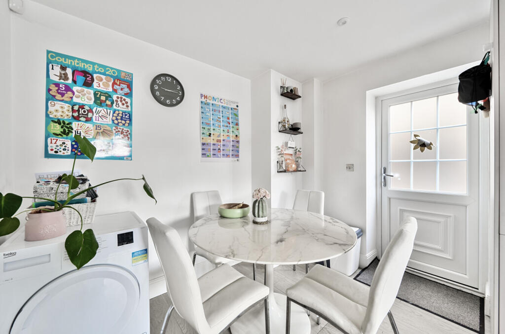 1298394-9-685d11e...