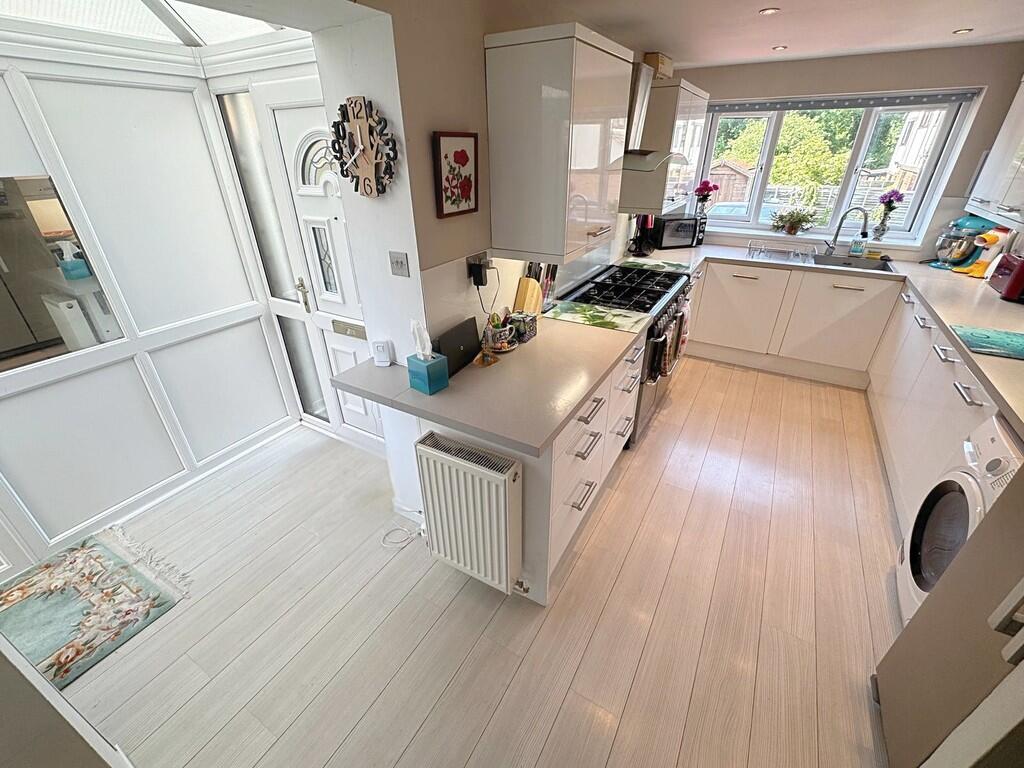 Kitchen &amp; Sid...