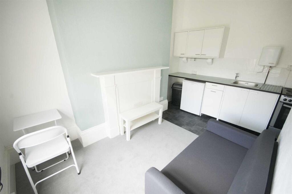 lounge and kitchen.jpg