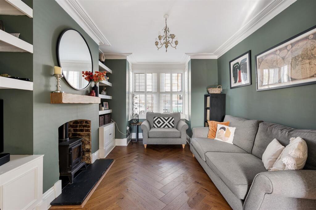 Selwyn Avenue E4