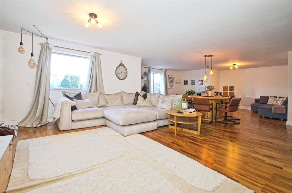 Living/Dining Area