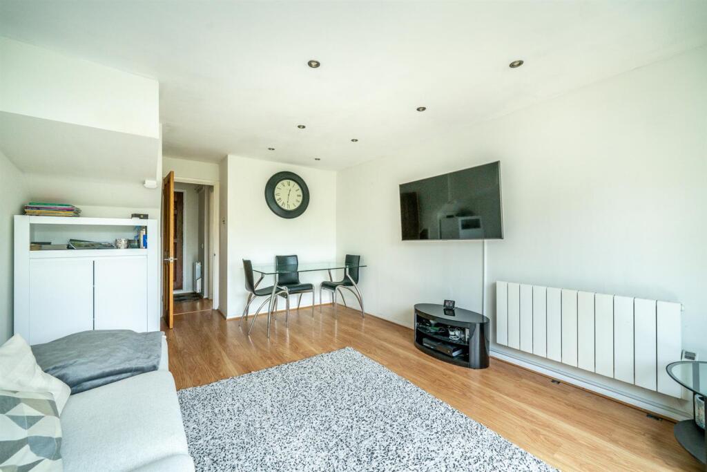7-Carlsbury-Close-1008.jpg